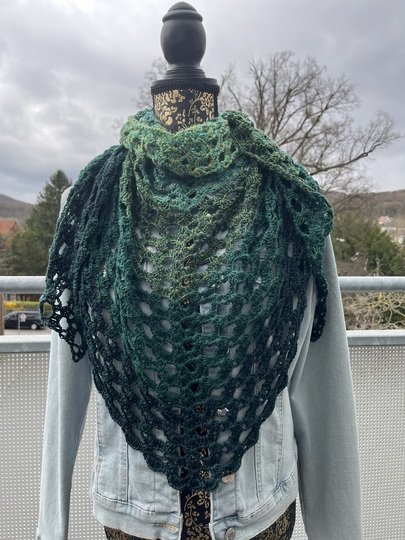 Mad Nessie - Häkelanleitung luftiges Dreieckstuch *anfängertauglich*