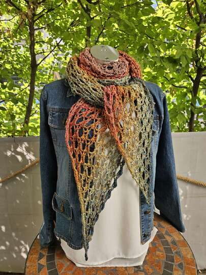 Mad Nessie - Häkelanleitung luftiges Dreieckstuch *anfängertauglich*