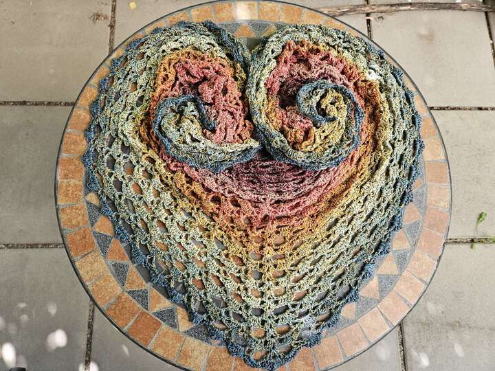 Mad Nessie - Häkelanleitung luftiges Dreieckstuch *anfängertauglich*