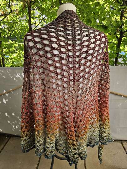 Mad Nessie - Häkelanleitung luftiges Dreieckstuch *anfängertauglich*