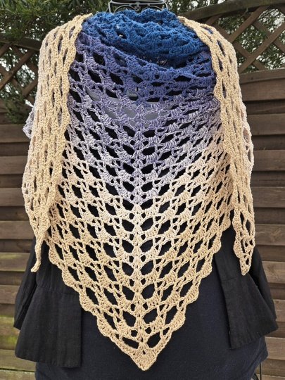 Mad Nessie - Häkelanleitung luftiges Dreieckstuch *anfängertauglich*