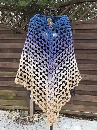 Mad Nessie - Häkelanleitung luftiges Dreieckstuch *anfängertauglich*