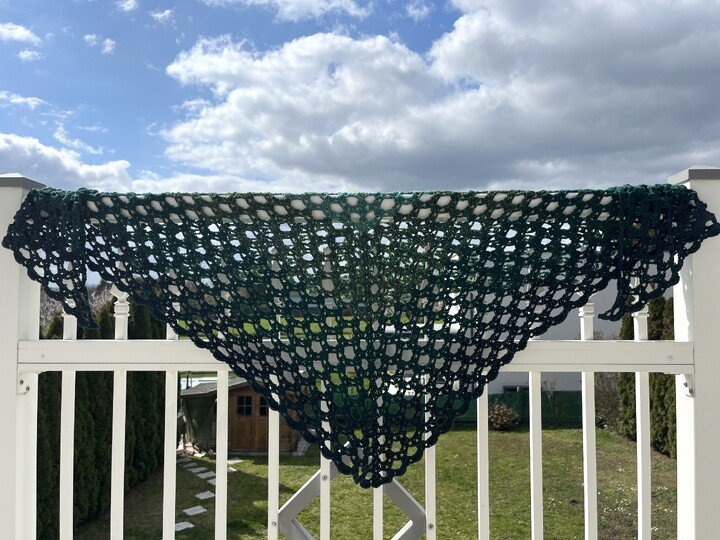 Mad Nessie - Häkelanleitung luftiges Dreieckstuch *anfängertauglich*