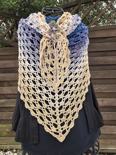 Mad Nessie - Häkelanleitung luftiges Dreieckstuch *anfängertauglich*