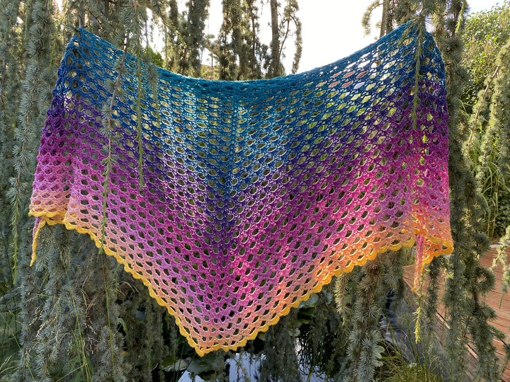 Mad Nessie - Häkelanleitung luftiges Dreieckstuch *anfängertauglich*