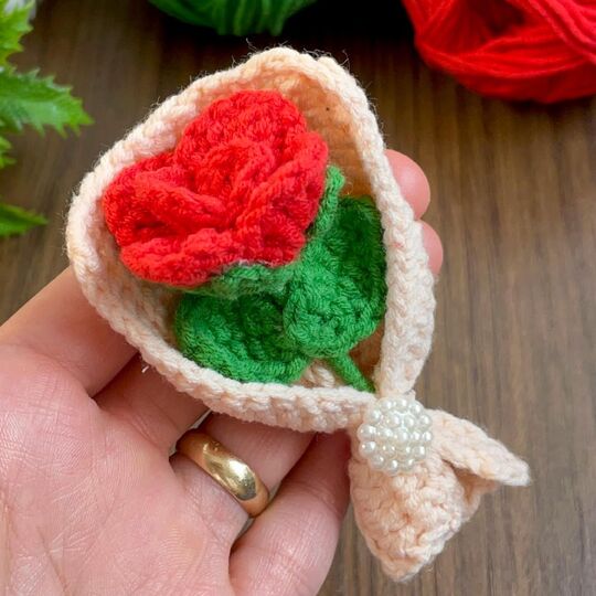 Mini Rose Bouquet Crochet Pattern PDF – Floral Gift Wrap Design Tutorial