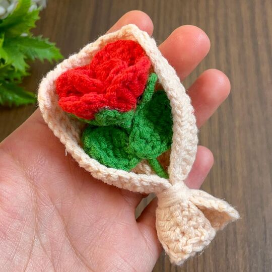Mini Rose Bouquet Crochet Pattern PDF – Floral Gift Wrap Design Tutorial