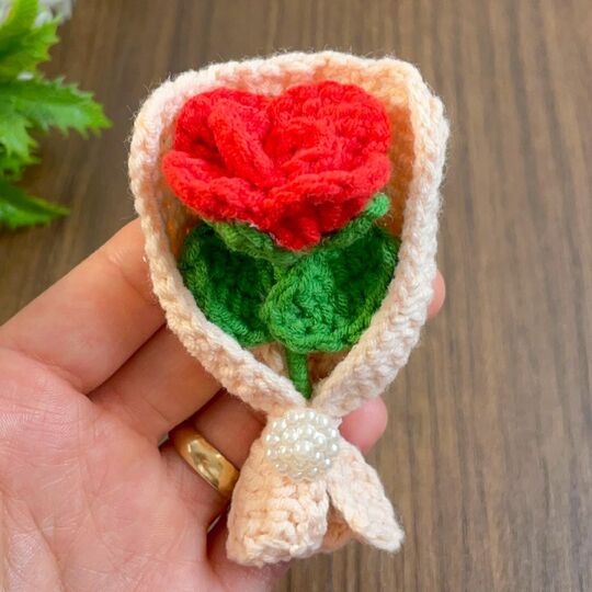Mini Rose Bouquet Crochet Pattern PDF – Floral Gift Wrap Design Tutorial