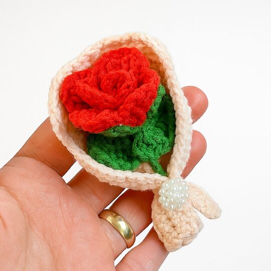 Mini Rose Bouquet Crochet Pattern PDF – Floral Gift Wrap Design Tutorial