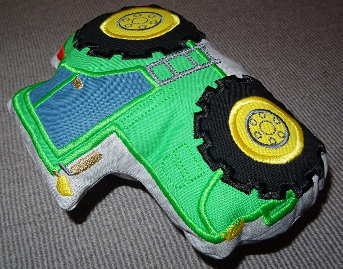 Stickdatei - Traktor Kissen ITH in 5 Größen