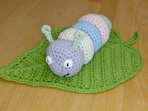 Häkelanleitung Steckspiel Raupe und Schmusetuch Blatt