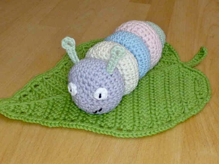 Häkelanleitung Steckspiel Raupe und Schmusetuch Blatt