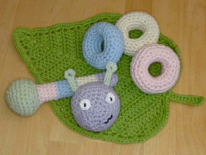 Häkelanleitung Steckspiel Raupe und Schmusetuch Blatt