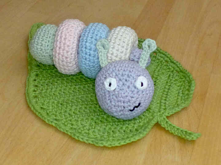 Häkelanleitung Steckspiel Raupe und Schmusetuch Blatt