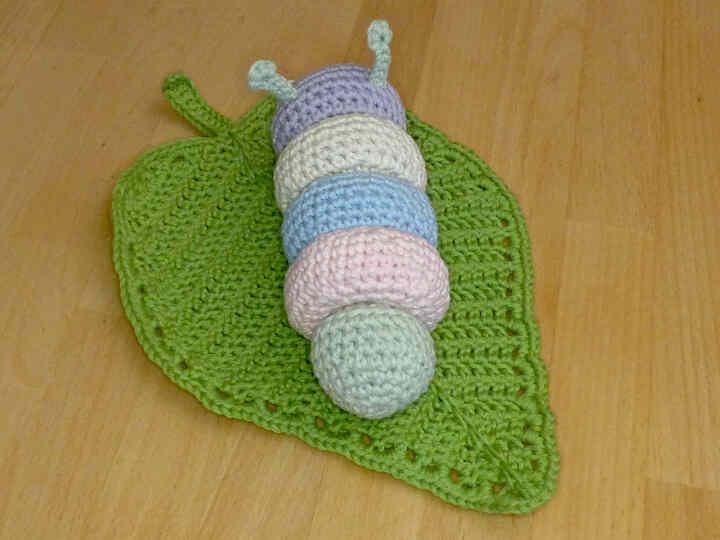 Häkelanleitung Steckspiel Raupe und Schmusetuch Blatt