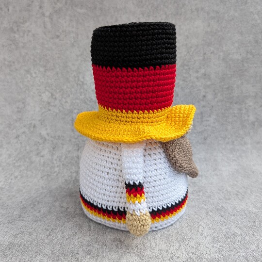 FUSSBALL-WICHTEL - Häkelanleitung Deutschland Gnom