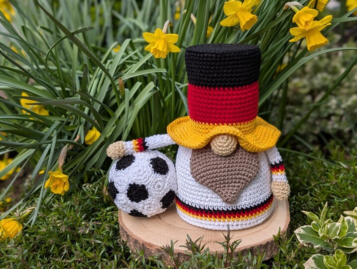 FUSSBALL-WICHTEL - Häkelanleitung Deutschland Gnom