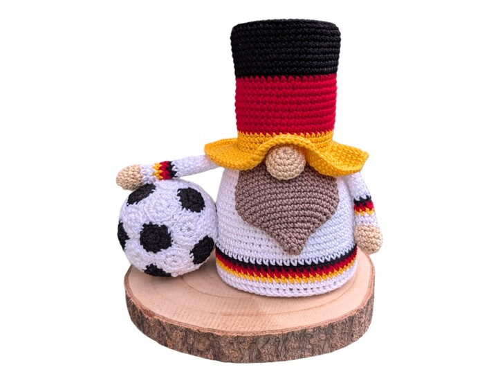 FUSSBALL-WICHTEL - Häkelanleitung Deutschland Gnom