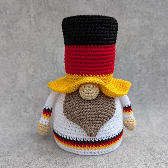 FUSSBALL-WICHTEL - Häkelanleitung Deutschland Gnom