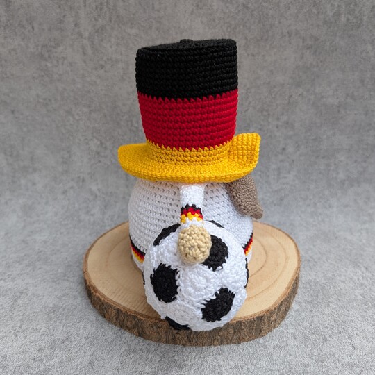 FUSSBALL-WICHTEL - Häkelanleitung Deutschland Gnom