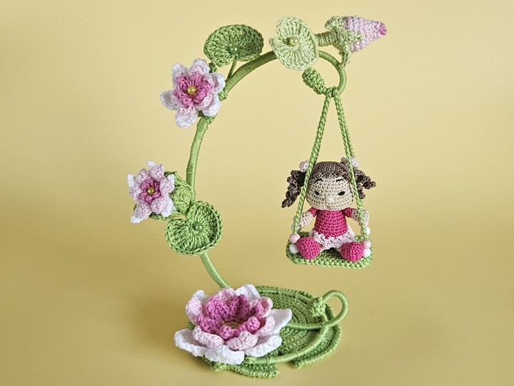 Häkelanleitung Blumenkind Yareli Seerose mit Schaukel Amigurumi