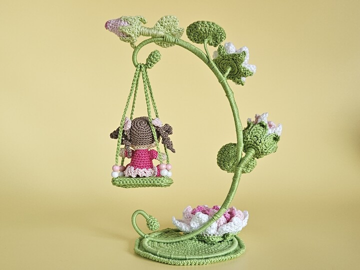 Häkelanleitung Blumenkind Yareli Seerose mit Schaukel Amigurumi