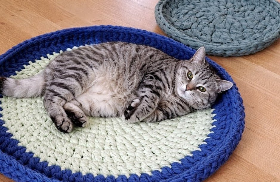 Upcycling Sitzunterlage und Liegematte Tierbett für Haustiere aus Bettlaken - Bild 4