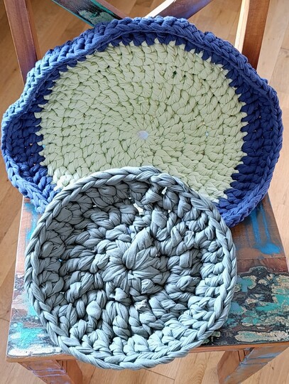 Upcycling Sitzunterlage und Liegematte Tierbett für Haustiere aus Bettlaken