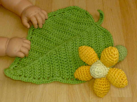 Häkelanleitung Babyrassel Blume und Schmusetuch Blatt
