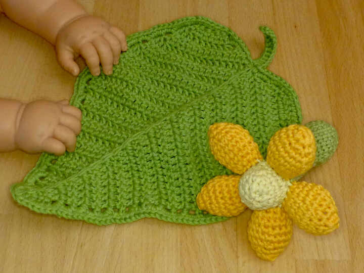 Häkelanleitung Babyrassel Blume und Schmusetuch Blatt