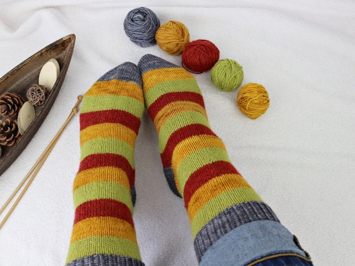 Knitting Pattern PDF Socks – colorful scrap yarn socks – easy & fun
