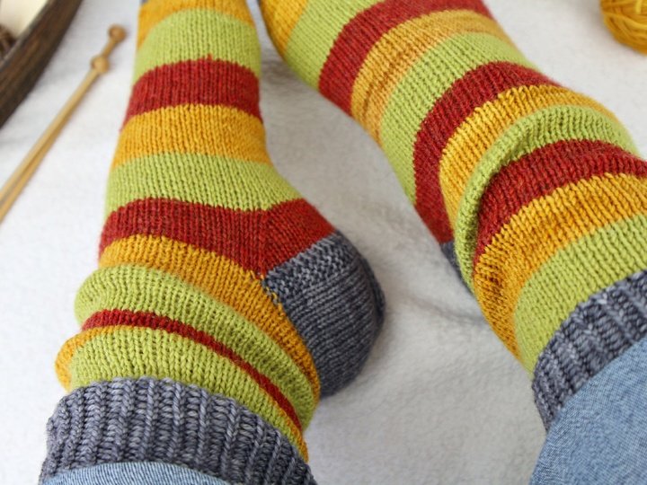 Knitting Pattern PDF Socks – colorful scrap yarn socks – easy & fun