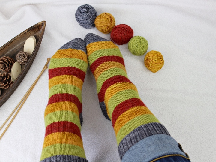 Strickanleitung Socken – bunte Restesocken – Wollreste verwerten – PDF