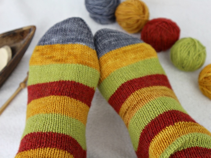 Strickanleitung Socken – bunte Restesocken – Wollreste verwerten – PDF
