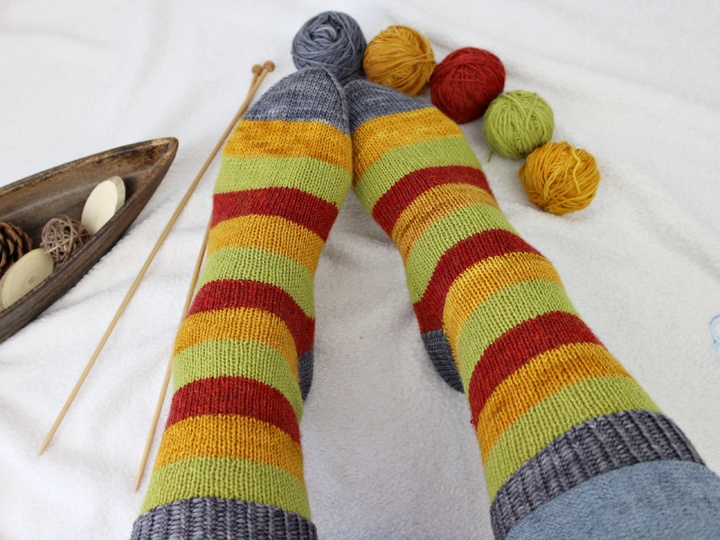 Strickanleitung Socken – bunte Restesocken – Wollreste verwerten – PDF