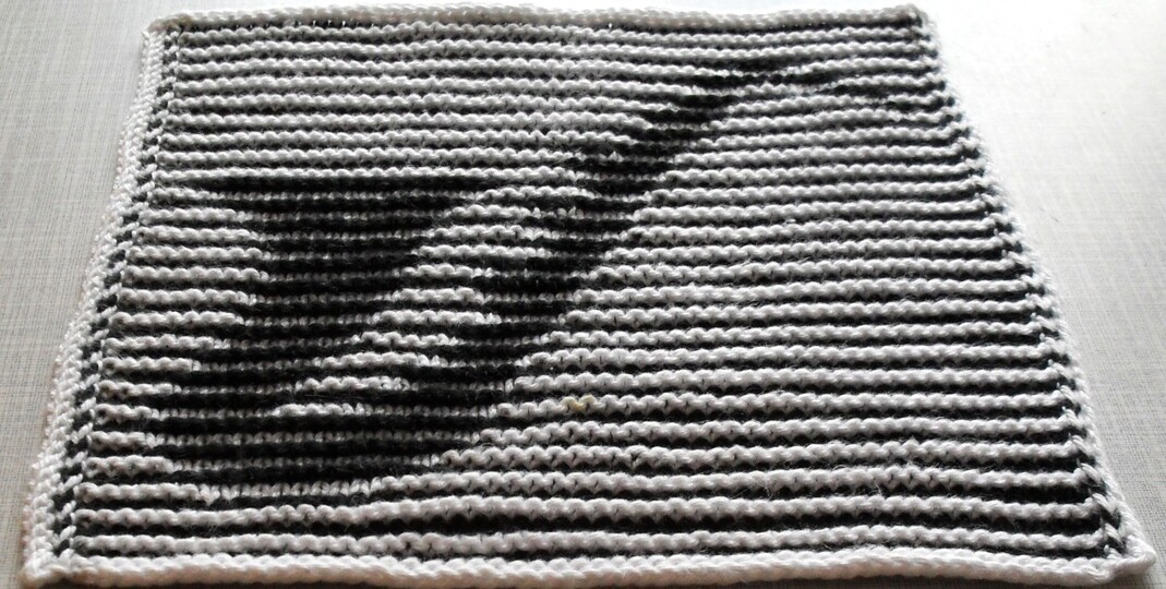 Musik - Saxophon in Schattenstricktechnik als Spüli mit dem besonderen Rand