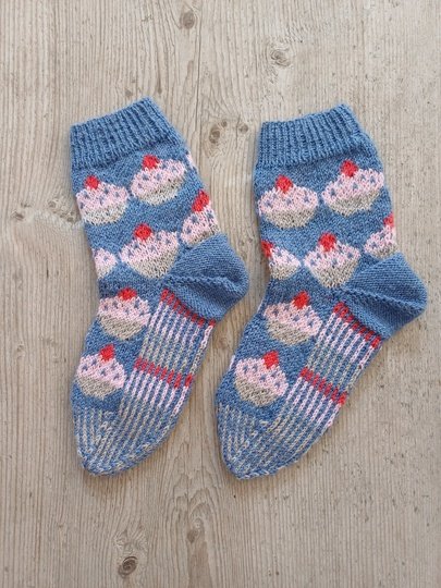 Anleitung Sockenmuster Törtchenliebe, mit mehreren Fäden