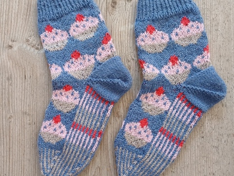 Anleitung Sockenmuster Törtchenliebe, mit mehreren Fäden