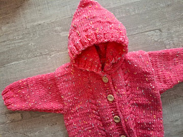 Strickanleitung Baby Kapuzenjäckchen mit Zopfmuster Größe 56/62
