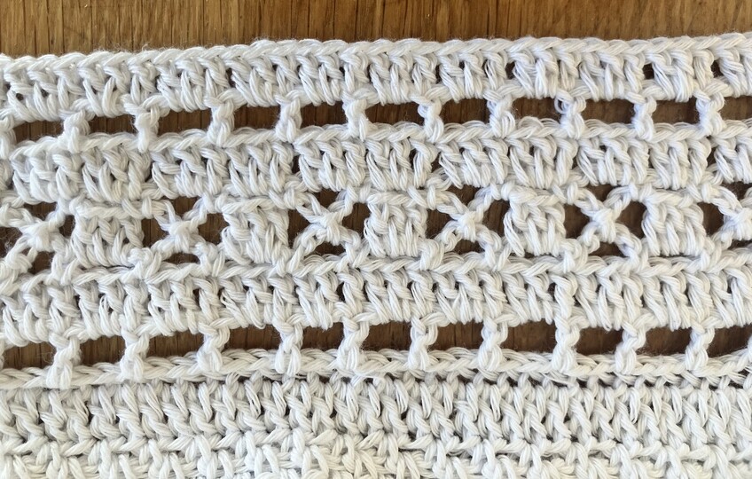 Schlichte Cardigan mit hübschen Borten - Häkelanleitung