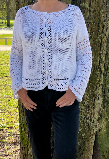 Schlichte Cardigan mit hübschen Borten - Häkelanleitung