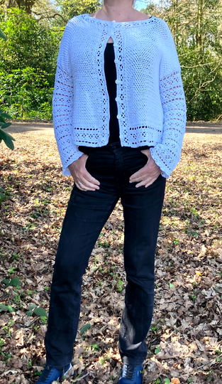 Schlichte Cardigan mit hübschen Borten - Häkelanleitung