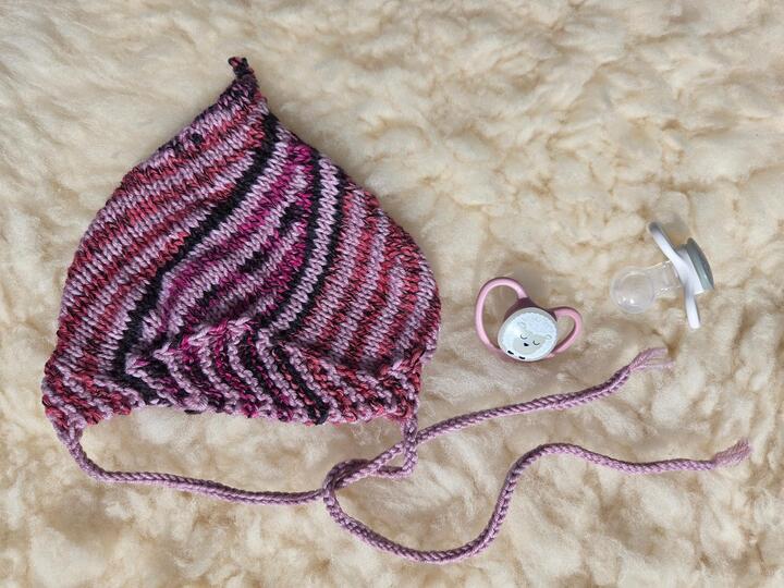 Baby-Wirbelmütze , Strickanleitung