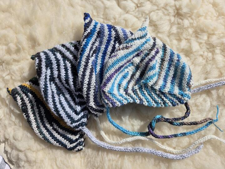 Baby-Wirbelmütze , Strickanleitung