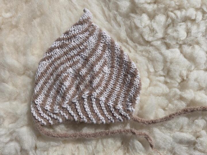 Baby-Wirbelmütze , Strickanleitung