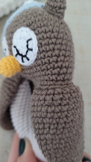 Rassel Eule mit Schlafmütze Häkelanleitung – Baby Greifling Spielzeug