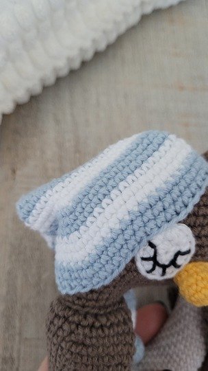Rassel Eule mit Schlafmütze Häkelanleitung – Baby Greifling Spielzeug