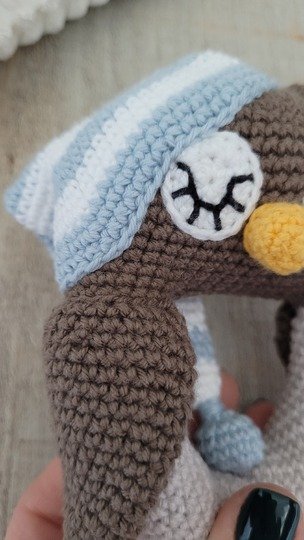 Rassel Eule mit Schlafmütze Häkelanleitung – Baby Greifling Spielzeug