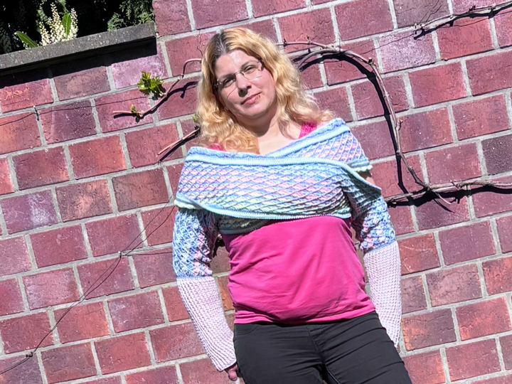 Crochet Pattern Shrug Scarf „Sugarwaves“