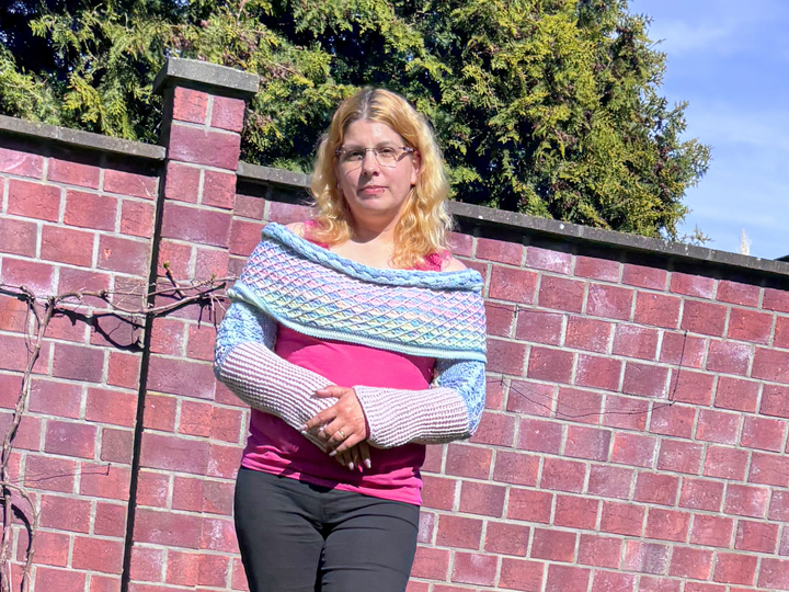 Crochet Pattern Shrug Scarf „Sugarwaves“